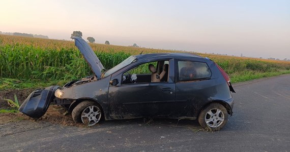 Policja pod nadzorem prokuratury ustala przyczyny śmiertelnego wypadku, do którego doszło dziś w nocy między Kosmowem a Gębarzewem w Wielkopolsce. Nie żyje 32-letni kierowca.