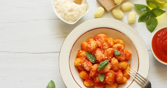 Gnocchi, czyli kopytka są na pierwszym miejscu listy najtrudniejszych do wymówienia przez cudzoziemców specjałów włoskiej kuchni. W czołówce nazw, na których obcokrajowcy łamią sobie język, są też bruschetta, focaccia, ragu alla bolognese.