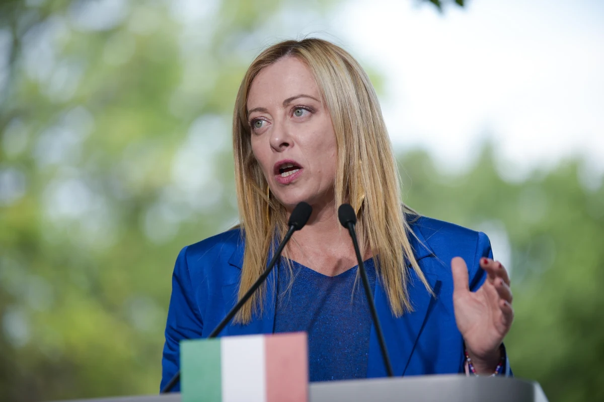 Grupa włoskich turystów przebywających w Albanii nie zapłaciła rachunku i postanowiła uciec z tamtejszej restauracji. Do sprawy odniosła się premier Włoch Giorgia Meloni, która nakazała włoskiej ambasadzie w Albanii uregulować wszystko. "Niech Pan natychmiast zapłaci rachunek za tych idiotów" - powiedziała szefowa rządu. 