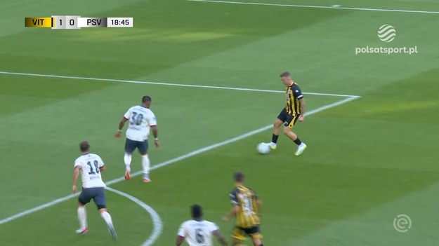 Kacper Kozłowski, zawodnik Vitesse Arnhem, zaliczył asystę w sobotnim meczu 2. kolejki Eredivisie z PSV Eindhoven (1:3). Polski pomocnik w 19. minucie obsłużył dokładnym podaniem Marco van Ginkela, który trafił na 1:0.

