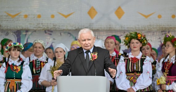 14. emerytura, wypłacana w 2023 r., wyniesie 2200 zł netto. Ogłosił to podczas wojewódzkich dożynek w Paradyżu (Łódzkie) prezes PiS, wicepremier Jarosław Kaczyński. 