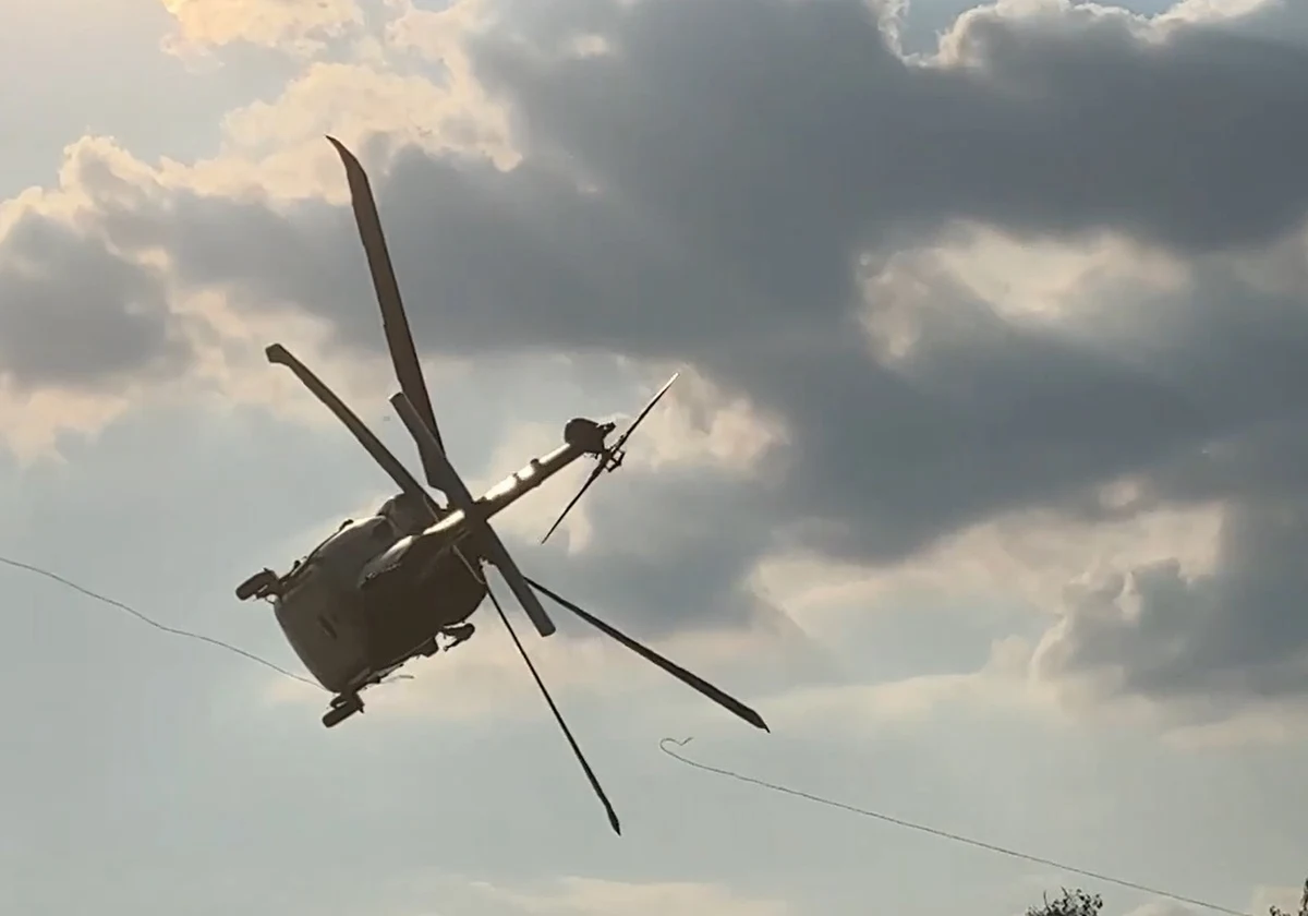 Wypadek podczas pikniku z okazji 103. rocznicy bitwy pod Sarnową Górą koło Ciechanowa (Mazowieckie). Śmigłowiec Black Hawk zahaczył o linię energetyczną. Informację dostaliśmy na Gorącą Linię RMF FM. 