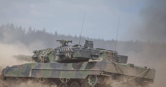 Ukraina jak do tej pory dostała tylko 60 czołgów Leopard zamiast obiecanych kilkuset. Takie informacje podał brytyjski tygodnik "The Economist", powołując się na źródło w Sztabie Generalnym Sił Zbrojnych Ukrainy.