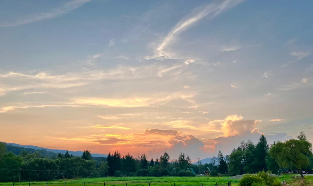 W tym tygodniu nieco odpoczniemy od ekstremalnych zjawisk pogodowych. Upały zelżeją, chociaż jeszcze punktowo temperatura może osiągać 30 st. C. Miejscami pojawiać się będą burze, ale ich przebieg powinien być mniej gwałtowny niż w ostatnim czasie - poinformował Instytut Meteorologii i Gospodarki Wodnej.