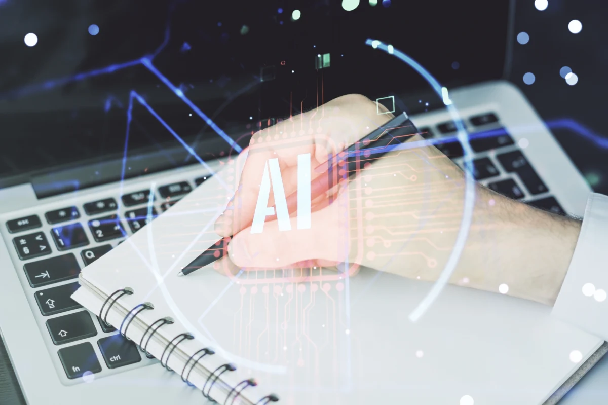 Brytyjski pisarz specjalizujący się w powieściach kryminalnych przyznaje, że korzysta ze sztucznej inteligencji, pisząc książki. Coraz częściej słyszymy o ingerencji technologii w kreatywną działalność człowieka, ale tym razem ktoś otwarcie się do tego przyznaje. 