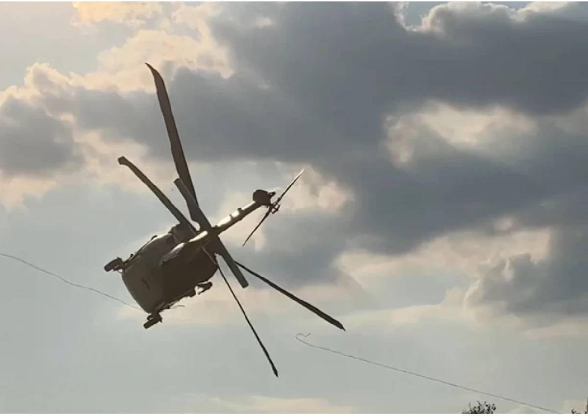 Prokuratura wszczyna śledztwo w sprawie incydentu lotniczego z udziałem policyjnego śmigłowca podczas pikniku wojskowego pod Sarnową Górą koło Ciechanowa na Mazowszu. Należący do policji Black Hawk zahaczył w niedzielę o linię energetyczną. 