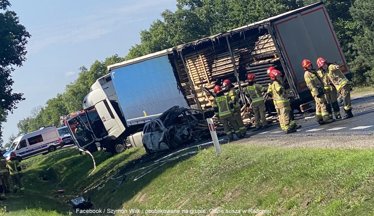 Nie żyje mężczyzna ranny w zderzeniu ciężarówki z samochodem osobowym w miejscowości Podgóra na Mazowszu. Droga przez kilka godzin była zablokowana.