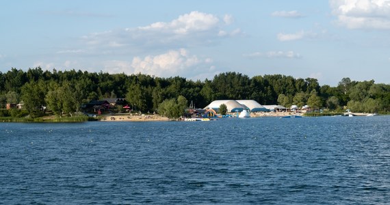 Sanepid stwierdził, że woda w kąpielisku w podkrakowskim Kryspinowie, nie jest już skażona, co oznacza, że zalew może być użytkowany. Kąpielisko zostało zamknięte 14 sierpnia z powodu wykrycia bakterii Escherichia coli i enterokoków.