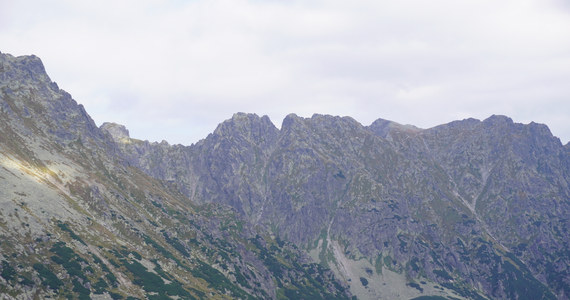 Prawdopodobnie w czwartek, o ile pogoda na to pozwoli, rozpocznie się kolejny remont szlaku na Orlej Perci w Tatrach - przekazała Marta Mazik z Tatrzańskiego Parku Narodowego (TPN). Tym razem będą wymieniane sztuczne ułatwienia dla turystów w rejonie Granatów.