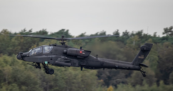 Departament Stanu USA zatwierdził sprzedaż Polsce 96 śmigłowców uderzeniowych AH-64E Apache - poinformował minister obrony narodowej Mariusz Błaszczak. Dodał, że do czasu zakończenia procedur i dostarczenia do Polski zakupionych maszyn armia USA udostępni Polsce śmigłowce Apache z własnych zasobów.