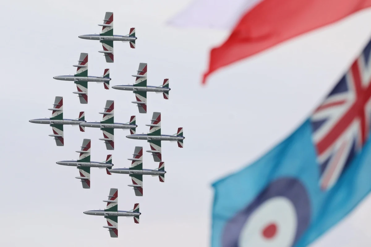 Tegoroczny AIR SHOW Radom 2023 pod hasłem „Niezwyciężeni w przestworzach” odbędzie się w weekend 26 i 27 sierpnia. Na radomskim niebie znów będzie można podziwiać samoloty z 13 krajów, w tym po raz pierwszy FA-50 z biało-czerwoną szachownicą.