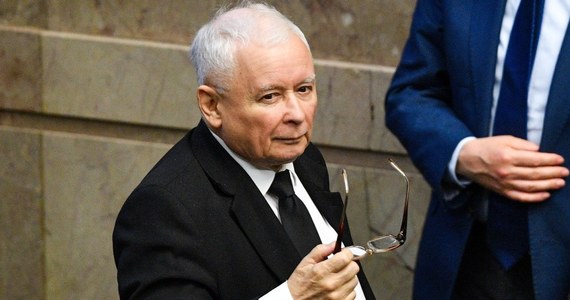 Aż o 5,3 proc. spadły notowania Konfederacji - wynika z najnowszego sondażu United Surveys dla Wirtualnej Polski. Na PiS chce głosować 34,5 proc. ankietownaych, na KO - 31,2 proc., na Trzecią Drogę - 9 proc., na Konfederację - 7,8 proc., a na Lewicę - 7,1 proc. 