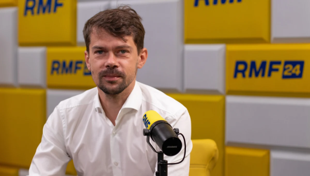 "Byłem dwa razy w szpitalu MSWiA, kiedy Kornel Morawiecki zaprosił mnie do siebie, by porozmawiać o życiu politycznym. Wtedy zaprosił mnie też do swojego mieszkania" - mówił w Porannej rozmowie w RMF FM lider Agrounii Michał Kołodziejczak, odnosząc się do swojej niedawnej wypowiedzi. Jak zapewnił, może poszukać zdjęć z Kornelem Morawieckim. "Jeśli będzie trzeba, pokażę" - powiedział.