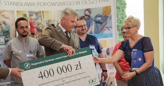 Czek na 400 tys. zł przekazali we wtorek wojewódzkiemu szpitalowi dziecięcemu w Olsztynie leśnicy z regionu Za te pieniądze szpital kupi zestawy bronchofiberoskopów, służących diagnostyce i ratowaniu życia małych pacjentów.