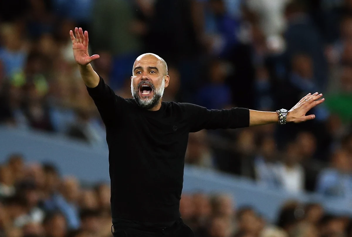 Trener piłkarzy Manchesteru City Josep Guardiola przeszedł "awaryjną operację" z powodu problemu z plecami i przez co najmniej miesiąc będzie wyłączony z pracy z drużyną mistrza Anglii - poinformował we wtorek klub.