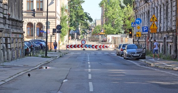 Od piątku (25 sierpnia) kierowcy znów będą mogli korzystać z ulicy Wólczańskiej w Łodzi. Jej przebudowa w rejonie ul. Zielonej została zakończona przez PKP PLK.