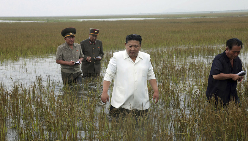 Kim Jong Un visited the flooded farmlands