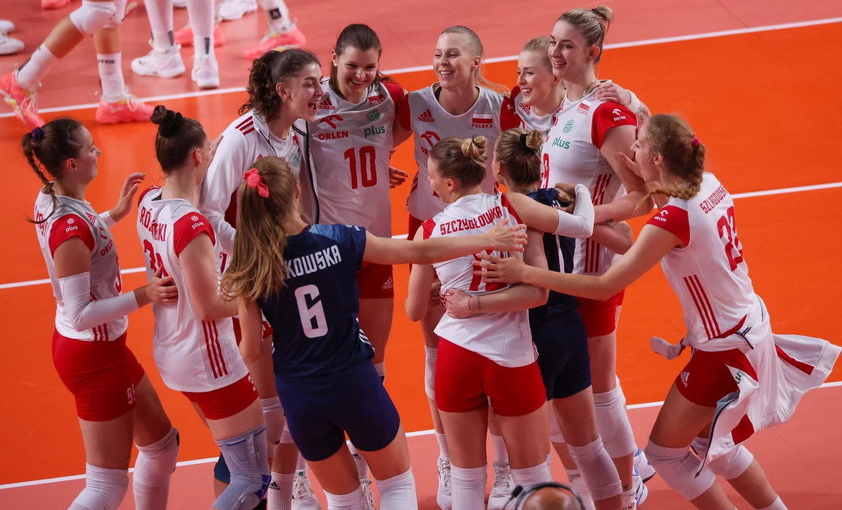 Siatkarki reprezentacji Polski pokonały w Gandawie Belgię 3:0 (25:22, 25:23, 25:21) w swoim czwartym meczu grupy A mistrzostw Europy. Podopieczne Stefano Lavariniego w ten sposób zapewniły sobie awans do 1/8 finału.