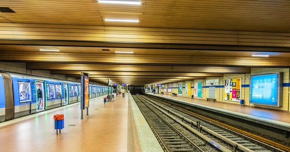 Portal dziennika "Bild" informuje o młodym Polaku, który został zgwałcony na stacji metra w Monachium. Ofiara to 18-letni uczeń szkoły językowej. Domniemanym sprawcą jest 20-latek z Afganistanu. Policja ustaliła, że do gwałtu doszło między 2.35 a 3.05 w nocy z soboty na niedzielę.