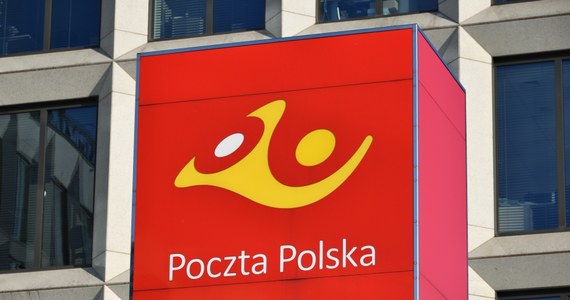 Pracownicy Poczty Polskiej domagają się pilnej podwyżki pensji, nawet o tysiąc złotych miesięcznie - wskazuje "Rzeczpospolita". Dodaje, że spółka musiałaby wydać na wzrost płac minimum 600 mln zł rocznie.