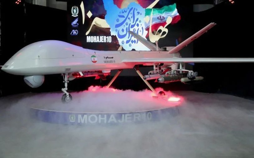 Irańskie media rządowe poinformowały o opracowaniu nowego zaawansowanego drona o zwiększonym zasięgu, czasie lotu i ładowności. 
