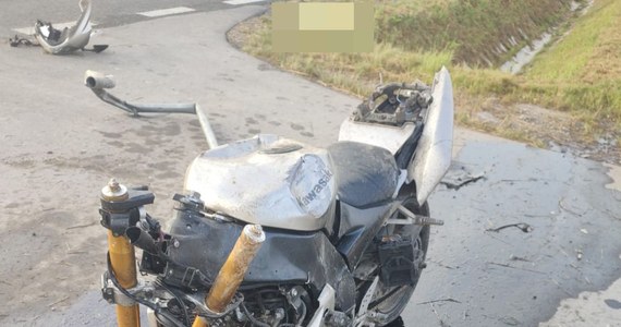 Policja ustala okoliczności śmiertelnego wypadku, do którego doszło nad ranem w miejscowości Płusy w powiecie biłgorajskim. Motocyklista, który uderzył w betonowy przepust zginął na miejscu.