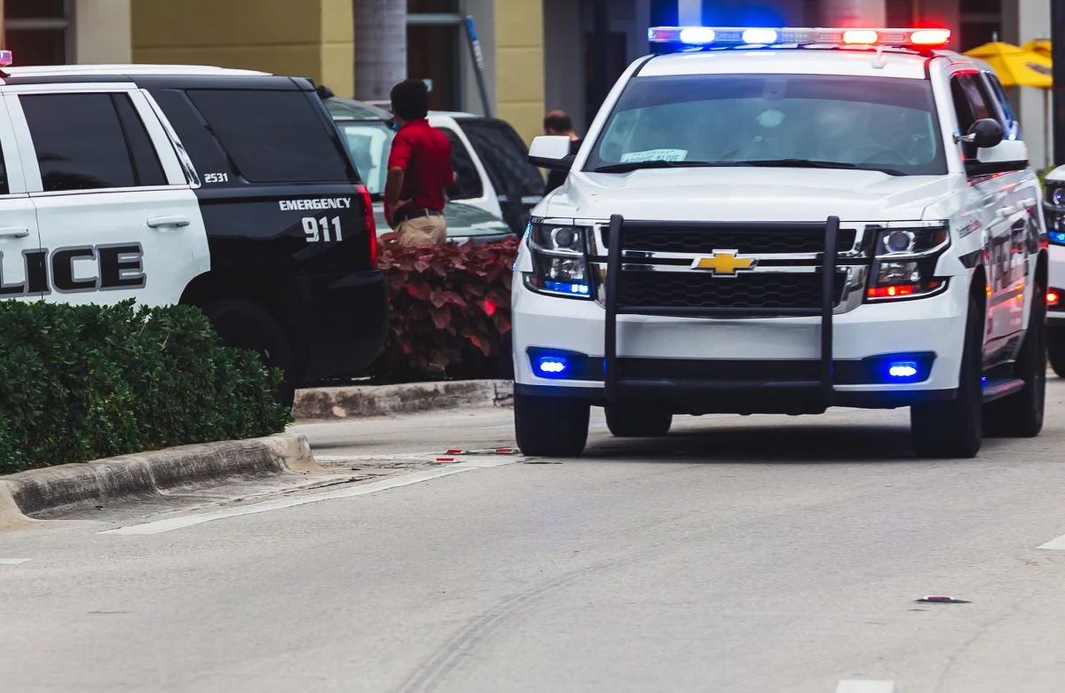 Niesłychana tragedia w Omaha w amerykańskim stanie Nebraska. Roczna dziewczynka zmarła, pozostawiona na wiele godzin w rozgrzanej furgonetce przewożącej dzieci do żłobka. Odpowiedzialny za transport mężczyzna został aresztowany.