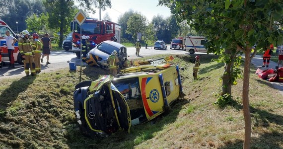 W środę rano w Garwolinie na Mazowszu doszło do wypadku karetki pogotowia, która wiozła rannych po porannym zderzeniu busa na trasie S-17 niedaleko miasta.
