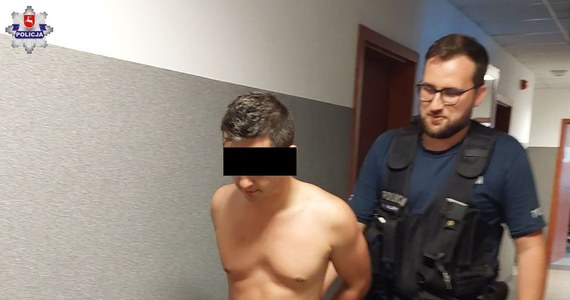 Trzymiesięczny areszt zastosował sąd wobec 24-latka, który nie zatrzymał się do kontroli policyjnej i uciekał ulicami Lublina. Gdy wyszedł z auta, zaczął wymachiwać maczetą w kierunku policjantów. Mężczyzna miał w samochodzie narkotyki; grozi mu do 10 lat więzienia.