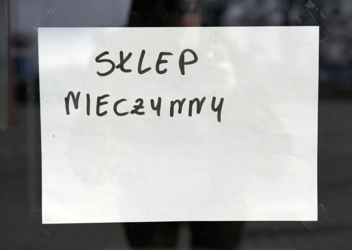 Spada liczba zleceń w firmach, ubywa też klientów. Przedsiębiorcy coraz głośniej mówią o zaczynającej się recesji, a w drugie półrocze tego roku wchodzą w nienajlepszych nastrojach. Najtrudniejsza sytuacja jest w przemyśle, sektorze metalowym, sektorze drzewnym oraz w logistyce.