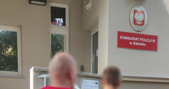 Gdańscy policjanci zatrzymali czterech mężczyzn, którzy pobili przypadkowego przechodnia. Gdy na ich zachowanie zareagował inny mężczyzna, sprawcy dotkliwie pobili również jego. Do zdarzenia doszło w miniony poniedziałek na terenie Oliwy.