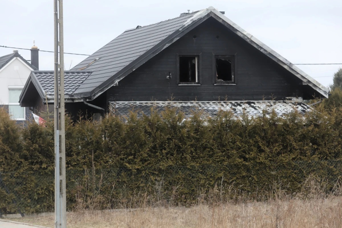 W związku ze śmiercią sprawcy Prokuratura Okręgowa w Białymstoku umorzyła śledztwo w sprawie pożaru, do którego doszło pod koniec lutego w Choroszczy. Zginęło w nim troje dzieci w wieku 3, 8 i 10 lat oraz ich 45-letni ojciec, który podpalił dom.