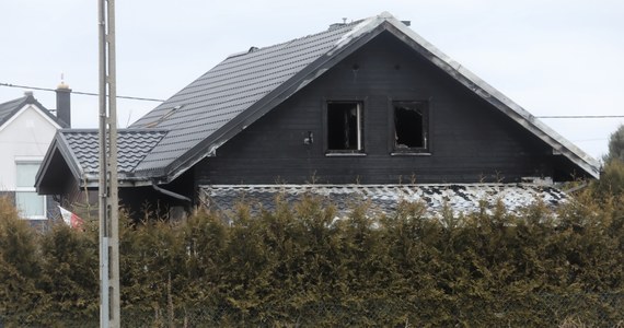 W związku ze śmiercią sprawcy Prokuratura Okręgowa w Białymstoku umorzyła śledztwo w sprawie pożaru, do którego doszło pod koniec lutego w Choroszczy. Zginęło w nim troje dzieci w wieku 3, 8 i 10 lat oraz ich 45-letni ojciec, który podpalił dom.