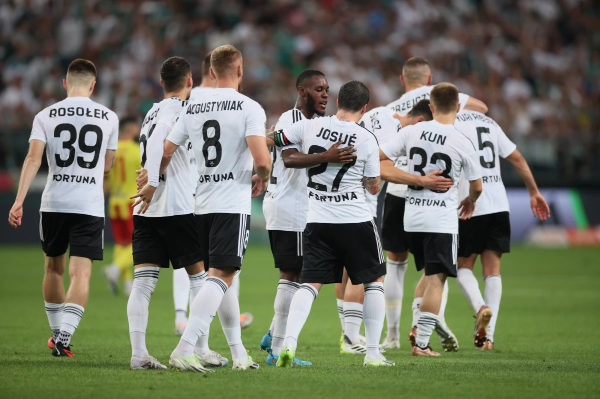 Legia Warszawa rozegra wieczorem pierwszy mecz czwartej rundy eliminacji Ligi Konferencji. Rywalem będzie duński zespół Midtjylland. To ta ekipa wydaje się faworytem dwumeczu. Pierwszy gwizdek na stadionie w Herning o 20:00. Rewanż w Warszawie za tydzień. Ważne, by legioniści przywieźli do domu wynik dający nadzieję na awans.