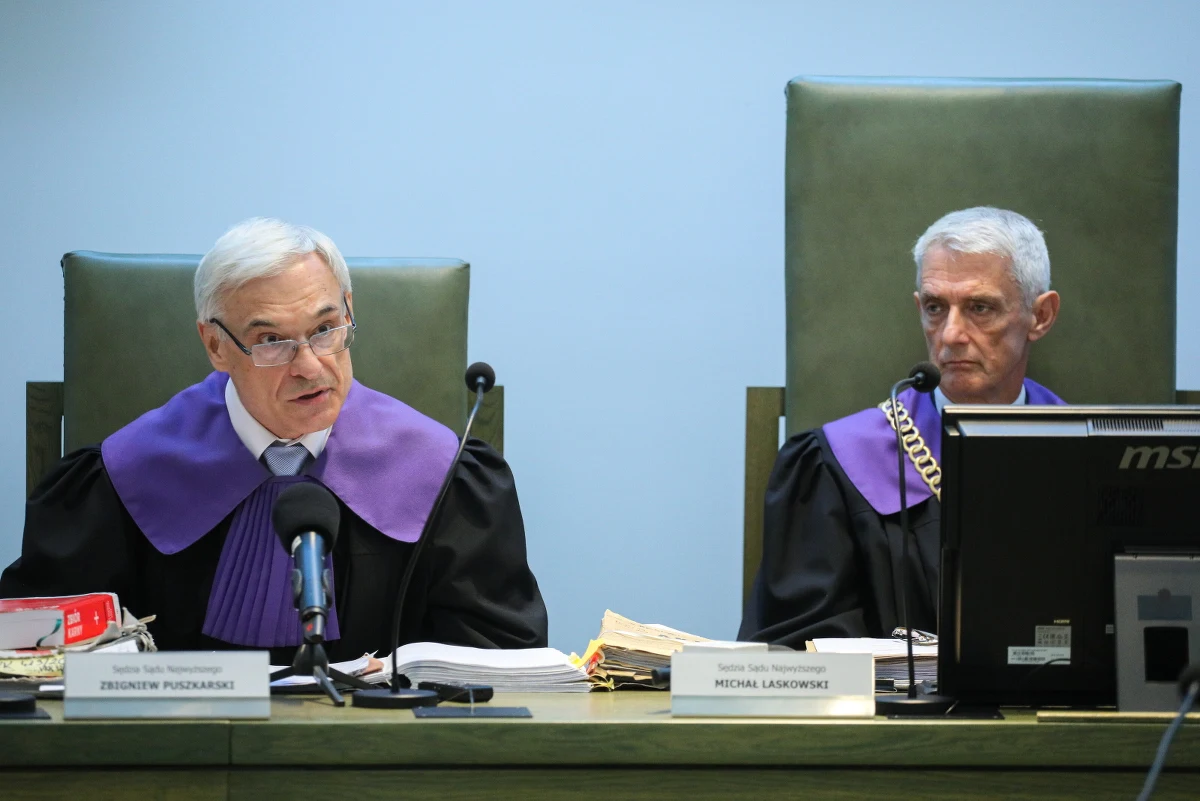 Sąd Najwyższy oddalił wszystkie kasacje od wyroku w bulwersującej sprawie śmierci Igora Stachowiaka na wrocławskim komisariacie. Oznacza to, że czterej byli policjanci, skazani na kary więzienia za znęcanie się nad mężczyzną, nie będą sądzeni ponownie.