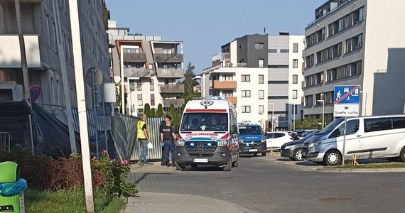 Do tragicznego wypadku doszło na budowie w Krakowie. Nie żyje 27-letni mężczyzna, który spadł z dachu budynku, z wysokości 5 piętra.