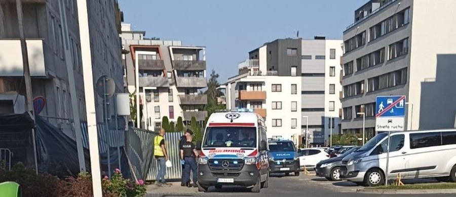 Do tragicznego wypadku doszło na budowie w Krakowie. Nie żyje 27-letni mężczyzna, który spadł z dachu budynku, z wysokości 5 piętra.