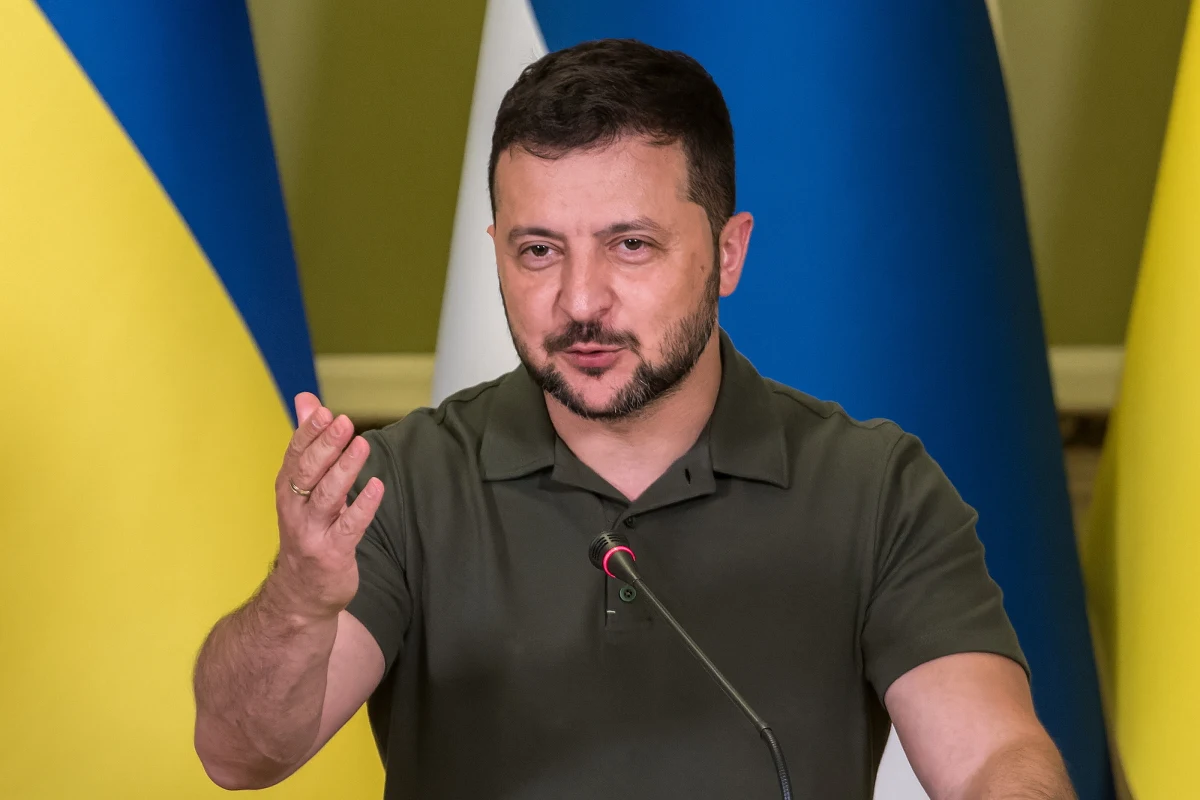 Dzień Niepodległości Ukrainy jest świętem wolnych, silnych i dumnych ludzi. Suwerenna Ukraina to wartość, o którą walczy każdy z nas – oświadczył w czwartek prezydent Wołodymyr Zełenski w orędziu do narodu.