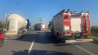 Zderzenie osobówki z ciężarówką na A4. Trzy osoby ranne