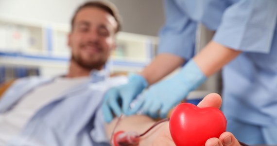 Lato to tradycyjnie czas, gdy zapasy krwi kurczą się w bardzo szybkim tempie. Regionalne Centrum Krwiodawstwa i Krwiolecznictwa w Olsztynie apeluje o oddawanie życiodajnego płynu.
