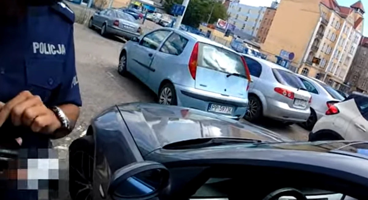 50 punktów karnych oraz grzywnę w kwocie 3,2 tys. zł otrzymał obywatel Ukrainy, który we Wrocławiu złamał kilka przepisów drogowych. Okazało się też, że mężczyzna nie ma uprawnień do prowadzenia pojazdu.