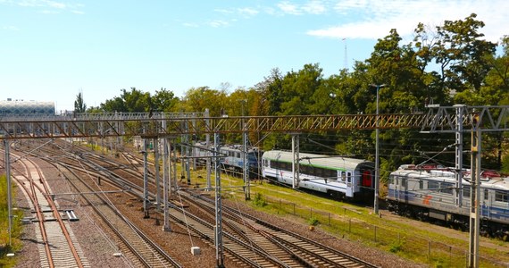 PKP Intercity zainwestuje w rozbudowę zaplecza technicznego na stacji Poznań Główny – poinformowała spółka. Prace modernizacyjne obejmą obszar około 1,2 ha.