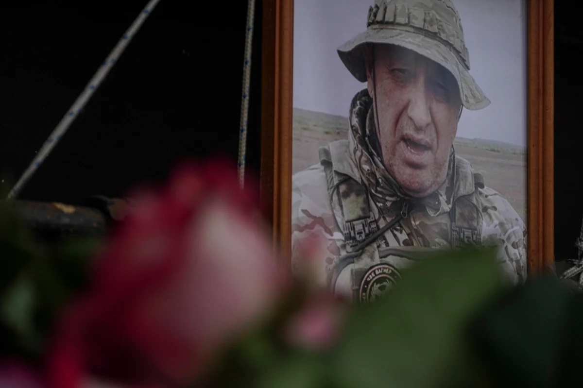 "Śmierć Prigożyna nie zmieni strategii Rosji wobec Ukrainy" - powiedział gen. Bogusław Samol, generał broni Wojska Polskiego w stanie spoczynku, a także były dowódca Wielonarodowego Korpusu Północno-Wschodniego i wykładowca na Akademii Sztuki Wojennej. Podkreślił on, że "Prigożyn zbyt wiele nie wypowiadał się na temat Polski", ale "był o tyle dla nas niebezpieczny, że kierował zorganizowanymi grupami przestępczymi wspomagając działania prezydenta Białorusi Alaksandra Łukaszenki, które destabilizowały bezpieczeństwo na naszej wschodniej granicy".