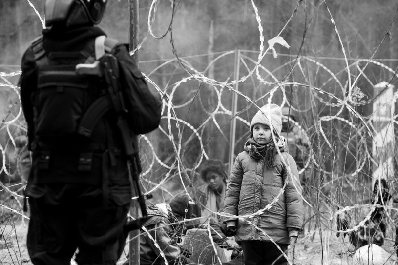 Właśnie ukazał się pierwszy zwiastun filmu "Zielona granica", najnowszego dzieła trzykrotnie nominowanej do Oscara Agnieszki Holland, które zostanie pokazane na 48. Międzynarodowym Festiwalu Filmowym w Toronto oraz na 61. Festiwalu Filmowym w Nowym Jorku, a jego światowa premiera odbędzie się na prestiżowym 80. Międzynarodowym Festiwalu Filmowym w Wenecji.