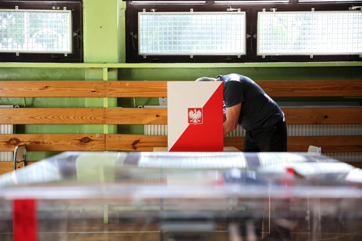 Najpóźniej do połowy września można zgłaszać chęć pracy w komisjach wyborczych podczas październikowych wyborów parlamentarnych. Tym razem praca w komisji będzie finansowo bardziej opłacalna.