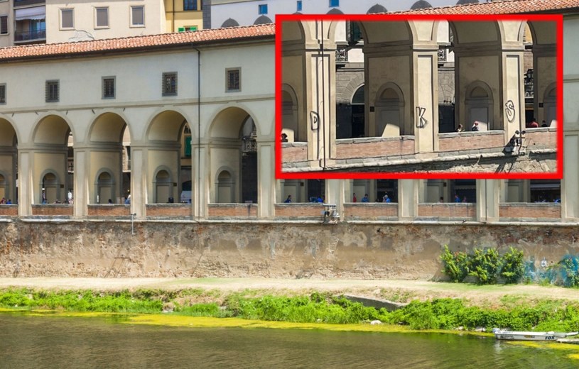 Znowu? Jak tak dalej pójdzie, to Włosi zaczną mieć serdecznie dość zagranicznych turystów. Właśnie dowiedzieliśmy się o kolejnym akcie wandalizmu, tym razem na korytarzu Vasariego.