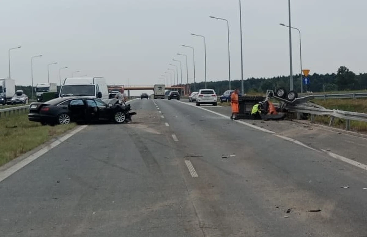 Dwie osoby, w tym 4-letnie dziecko, zostały ranne w wypadku w Józefowie w powiecie garwolińskim (woj. mazowieckie). Doszło tam do zderzenia trzech pojazdów.