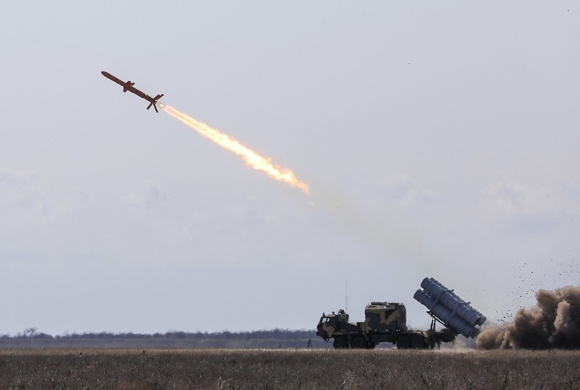 Strona ukraińska poinformowała, że użyła rakiety Neptun do ataku na własną jednostkę, którą Rosja ukradła dziesięć lat temu. A mowa o okręcie wojennym Kostiantyn Olszanśkyj, przejętym przez Moskwę podczas aneksji Krymu.