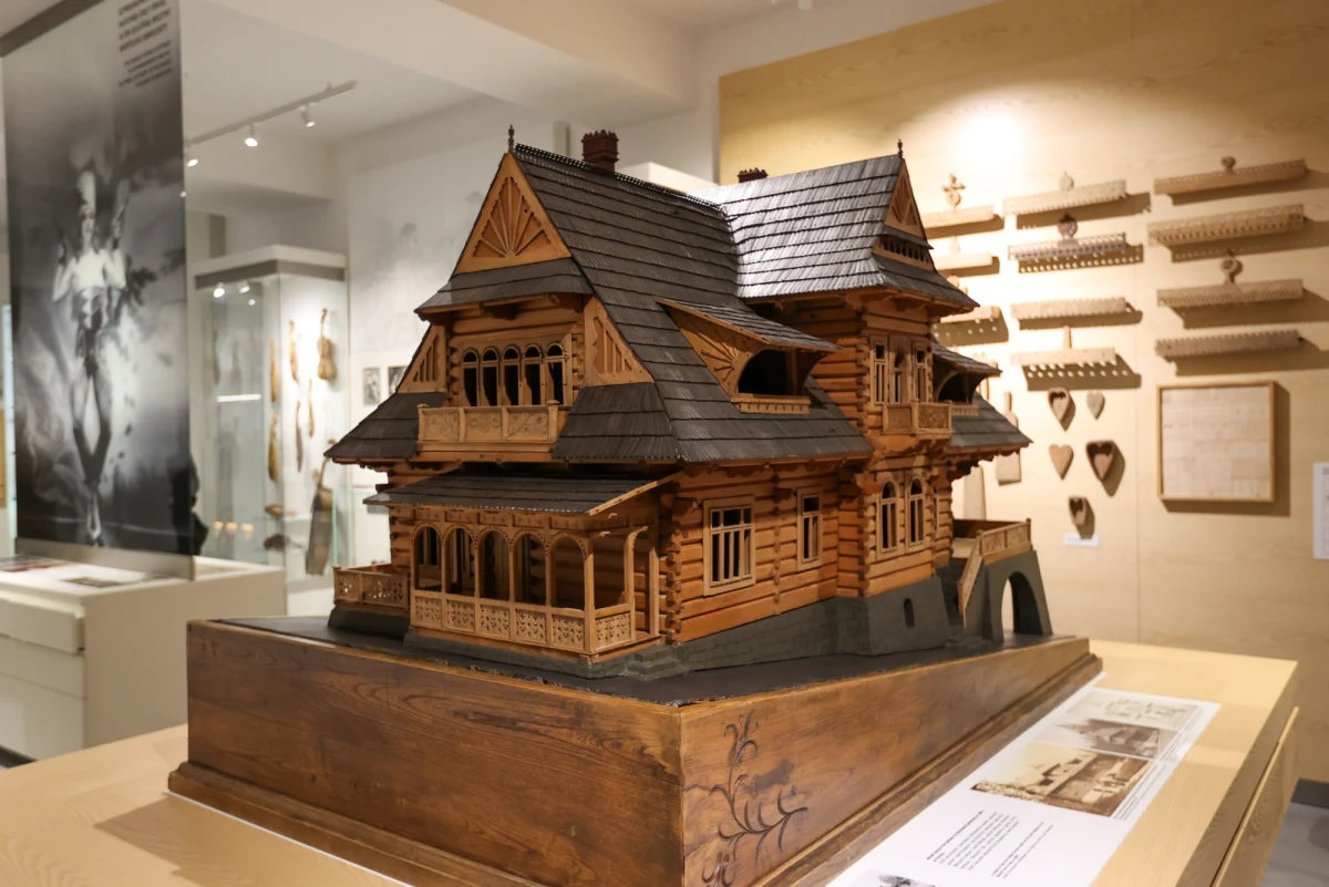 ​W Zakopanem otwarto Centrum Architektury Drewnianej Narodowego Instytutu Dziedzictwa, które zajmie się ogólnopolskim dokumentowaniem zasobu architektury drewnianej i budownictwa ludowego. Będzie także m.in. udzielało pomocy właścicielom i domów drewnianych.