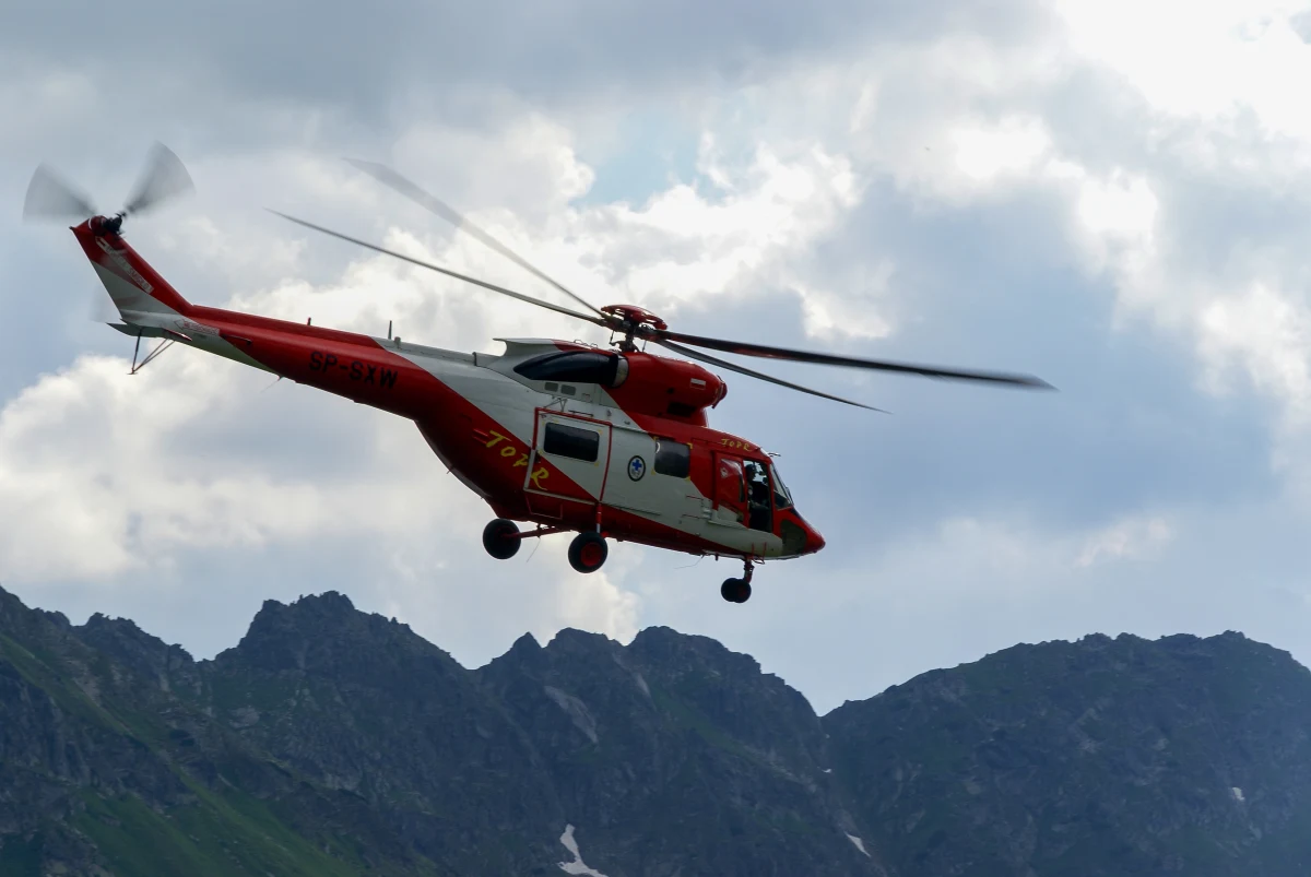 Objawy tzw. grypy żołądkowej były dzisiaj przyczyną już pięciu interwencji tatrzańskich ratowników. TOPR musiał nawet uruchomić śmigłowiec. 